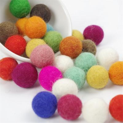 China Eco - Friendly Festival Craft Decoration 2.5 Cm Diy Christmas Decor Eco - Friendly Wool Felt Balls for sale