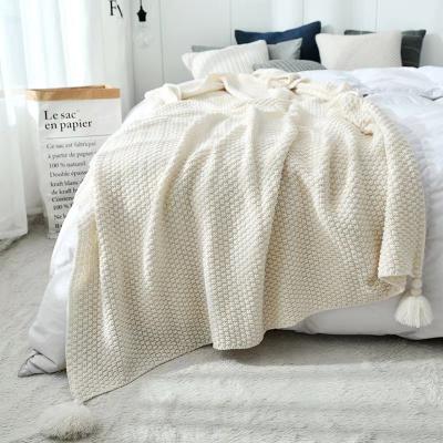 China Anti-Static Best Selling European Western Soft Luxury Moroccan Waffle Throw Blankets White Wool For Home Decoration for sale