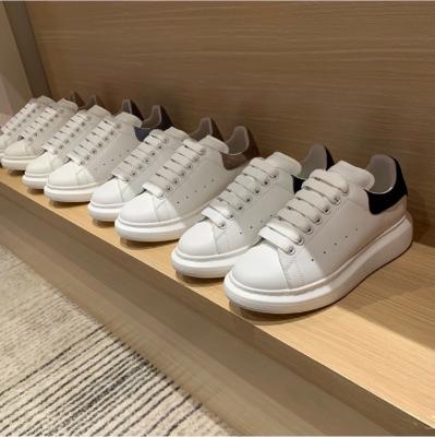 China Drop shipping Sweat-absorbent M Queen 2022 new high top white shoes platform fashion genuine leather casual shoes for mens mens casual shoes for sale