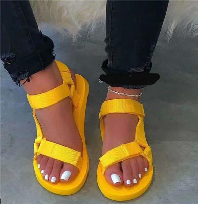 China Trendy new fashion trend lightweight colorful outdoor sandals for women summer shoes women flat sandals for sale