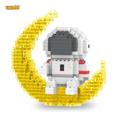 China Building Toy Free Shipping UKBOO 368PCS City Moon Lighting White Classic Astronaut Mini Landing Space Exploration Travel Astronaut Figures for sale