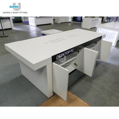 China Custom Fashion Desktop PC Store Fixtures Design Home Appliance Display Stand Large Computer Wooden Tablet Store Furniture For Mall for sale