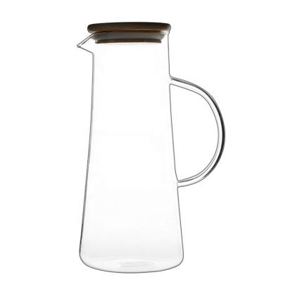 China High Sustainable Borosilicate Glass Pitcher With Hot And Cold Water Beverage Lid Carafe for sale