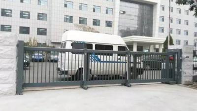 China Trackless Motorised Steel Iron Telescopic Sliding Gate For Stadium With Powder Coating Protection for sale