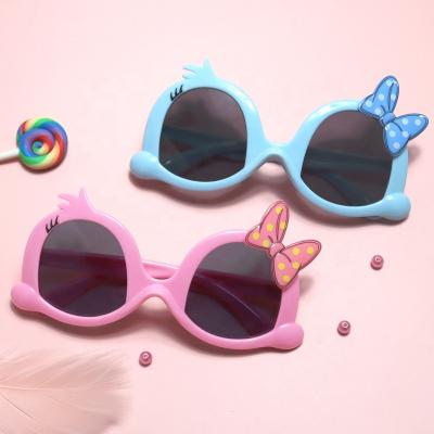 China Fashion sunglasses wholesale lovely cute arc silicone frame polarized uv400 protection duck kids sunglasses for sale