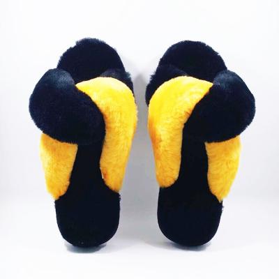 China New fashion trend autumn and winter cross design ladies soft furry indoor outdoor slippers for sale