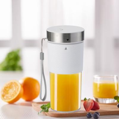 China Household Appliances Outdoor Cordless Blender Portable Juicer for sale