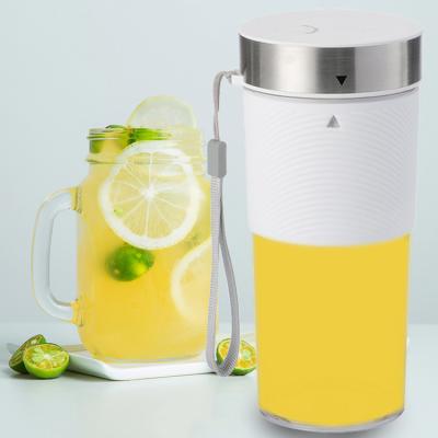 China Outdoor Smoothie Maker Home Appliance Blender Small USB Smoothie Blender for sale