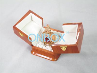 China High Gloss Perfume Packaging Box Recycled Wooden With Metal Lock for sale