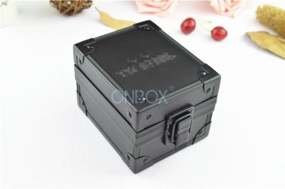 China La caja de reloj de aluminio elegante para reloj de S de los solos hombres ‘, metal mira el caso del almacenamiento con la cerradura en venta