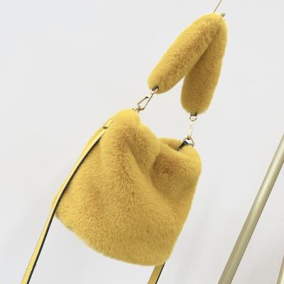 China Wholesale Fashion Winter Shoulder Bag Fashion Tan Fluffy Bag Large Capacity Faux Fur Headbag For Fashionable Women Custom Size for sale