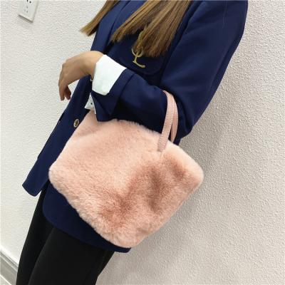 China Wholesale Fashion Winter Shoulder Bag Fashion Tan Fluffy Bag Large Capacity Faux Fur Headbag For Fashionable Women Custom Size for sale