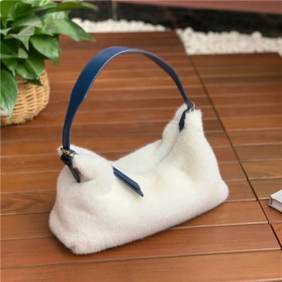 China Fashion Herfst Winter Nieuwe Stijl Oksel Winter Tas Enkele Schouder Tas Imitatie Nertsen Cross-body Bag Vrouw Kleine Vierkante Tas Enkele Schouder for sale