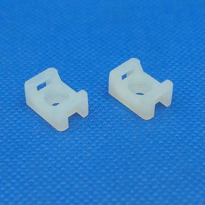 China Hot Selling Clamps Plastic Mounting Base Type Cable Tie Mount Cable Mount Staples Size Clip Chart en venta