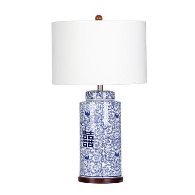 China Wholesale custom made Asian and white luxury oriental porcelain blue home table necklace modern decorative lamp for sale