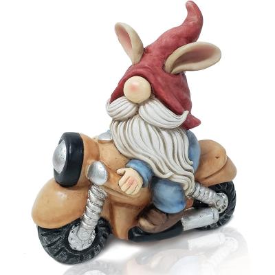 China Outdoor Europe Garden Gnomes Statue Sculpture Resin Gnome Dwarf Decorations With Sunlight for sale