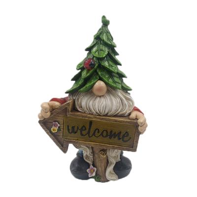 China Europe Outdoor Home Decor Resin Gnome Sculptures Welcome Garden Statue With Solar Led Light for sale