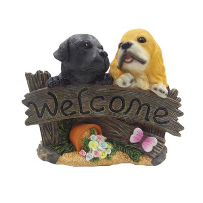 China Europe Polyresin Taxidermy Labrador Dog Statue Welcome Garden Statues for sale