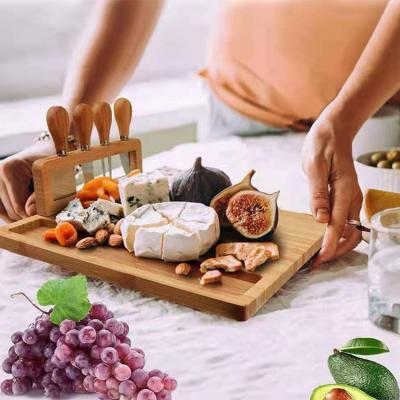 China Whosale Sustainable Bamboo Can Carry Customizable Kitchen Tool Kit Suitable For Cheese Board With Knives for sale