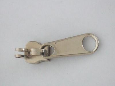 China Double Keyhole 5# Nylon Metal Zinc Alloy Zipper Slider Silver For Luggage for sale