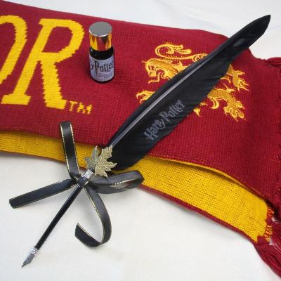 China Custom Feather Pen Set Halloween Logo Costume Goose Wizard Cosplay Quill Dip Pen Harry-Potter Style Luxury Hot Sale Pattern for sale