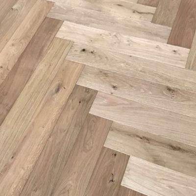 China Modern Herringbone Pattern Multilayer 14/3mm Oak Engineered Wood Flooring for sale