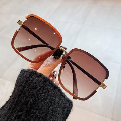 China Fashion Sunglasses Over Waist Yellow Trending Sunglasses Custom Logo For Women for sale