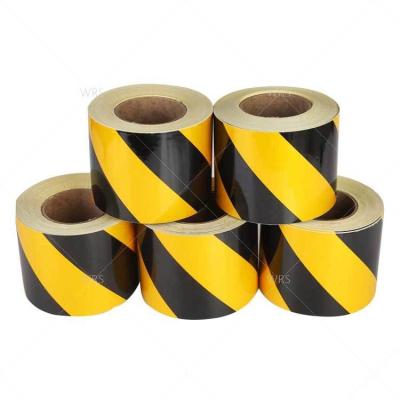 Cina Adesivo giallo nero adesivo con nastro riflettente in PVC 50 mm Larghezza 1-3 anni Durata di vita CN FUJ in vendita