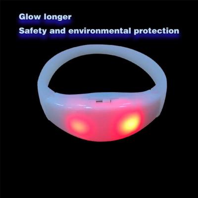 China Led Armband voor bruiloft en feest Control Dmx Kleurveranderend Armband Led Wholesale 2022 New Custom Print Logo Promotio Te koop