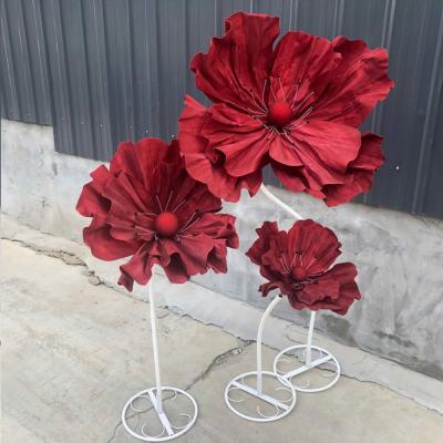 China Simulación artificial de seda gigante moderna para interiores y exteriores Grandes flores de organza para decoraciones de fondo de bodas en venta