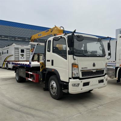 China Howo Euro 3 Flatbed Wrecker Truck 4 Tons Flatbed Tilt Truck 116hp Rated Power for sale