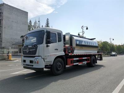 China 10000 liter capaciteit bitumen spuitmachine op vrachtwagen met chassis Dongfeng Te koop