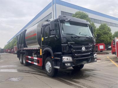 Chine 25000kg Sinotruck Howo Synchrone Truck de scellage de copeaux pour l'asphalte et le gravier à vendre