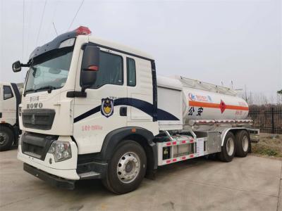 Chine Sinotruck Howo 20000 litres Camions de ravitaillement en carburant pour avions à réaction pour les zones éloignées à vendre