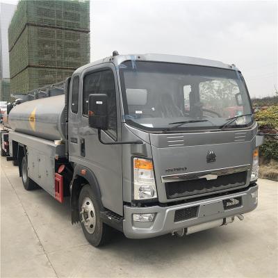 China HOWO SINOTRUCK 8000 LITERS CARBON STEEL FUEL TANK TRUCK FUEL TANKER FUEL BOWSER for sale