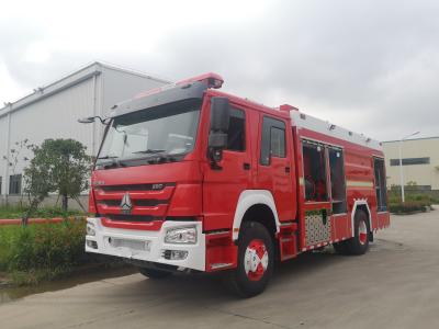 China HOWO 276kw caminhões de bombeiros resgate 10 rodas 10t com combinação de pó de espuma à venda