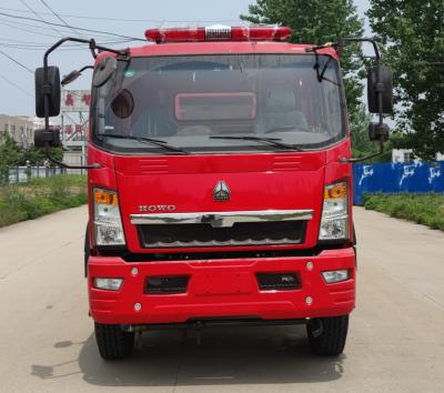 Chine Le camion de pompiers 6 de réservoir d'eau de Sinotruk 160HP a roulé 8T pour le service d'incendie à vendre