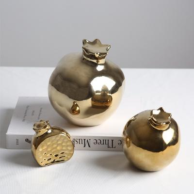 China Wholesale Hand Made Office Interior Gold Decoration Accessories Home Luxury Ceramic Pomegranate Ornament for sale