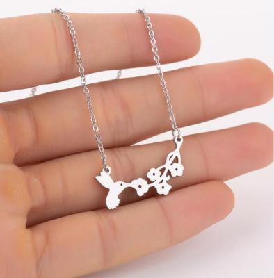 China Wholesale Casual/Sporty Fashion Stainless Steel Gold Silver Color Bird and Flower Pendant Necklace Jewelry Intial Cute Necklace for Women for sale