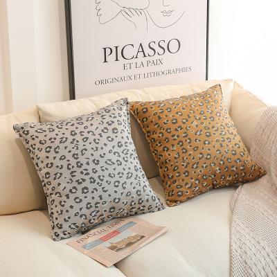 China Modern Design Leopard Jacquard Pillow Air Permeable Home Hotel Pillow for sale