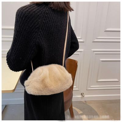 China 2022 Fashion Plush Messenger Bag Ladies New Cute Plush Cloud Bag for sale