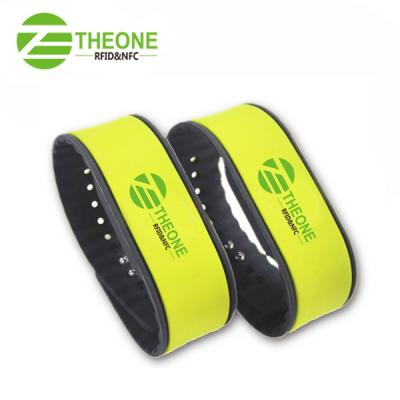 China Medical type 13.56mhz passive rfid patient waterproof/waterproof hospital silicone wristband smart wristband for hospitals for sale