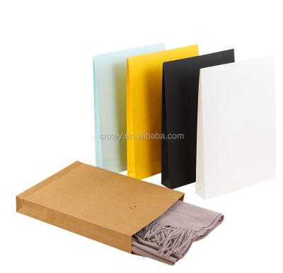 China 200g Recyclable Kraft Paper Bags Colorful Paper Packaging Tote Bags For Clothes for sale