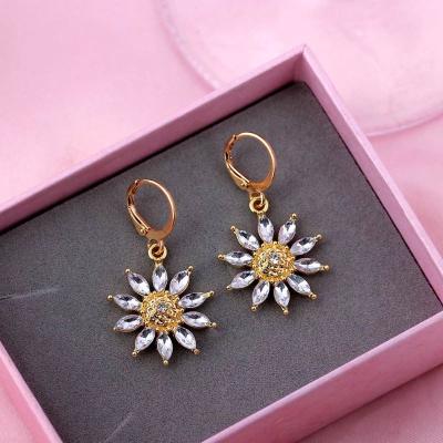 China Trendy Drill Daisy Pendant Earrings Women Girl Crystal Yellow Color Earrings Fashion Shiny Jewelry for sale