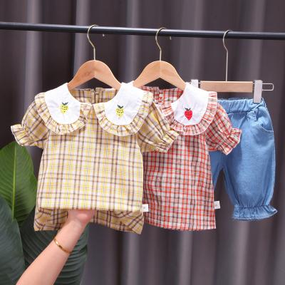 China 100% Cotton Breathable Baby Clothes Plaid Print Strawberry Collar Country Style Summer Clothes Wholesale 2 Piece Sets for sale