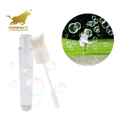 China Funny Outdoor Toys Kids Outdoor Heart, Toys Summer Butterfly Wedding Mini Soap Bubble Water Tube Touchable Stick Toy for sale