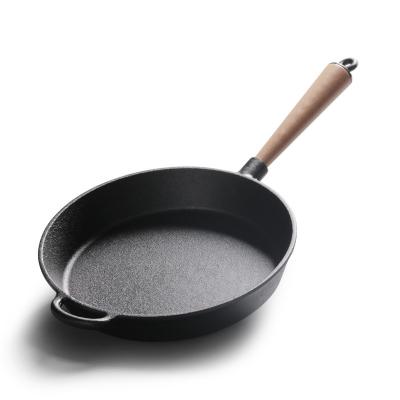 China Sustainable Cast Iron Frying Pan Steak Skillet With Wooden Handle Hot Selling Non-stick Iron Nonstick Pan for sale