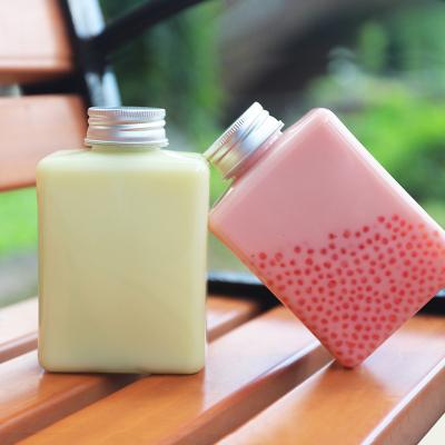 China 400ml Milk Tea Beverage Juice Bottle Recyclable Pet Material Mineral Water Bottle for sale