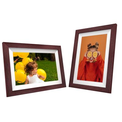 China High Quality Wifi Smart Wifi Android RK3126C Frameo Digital Photo Frame 10.1 Inch Wooden for sale