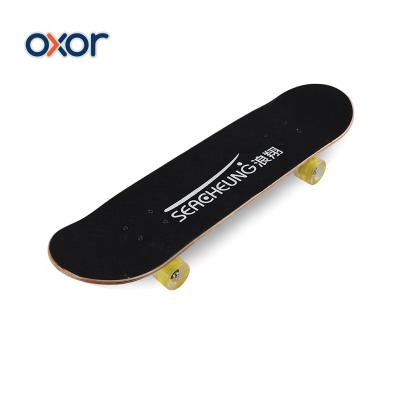 China Wooden Wheels 4 Wheels Maplewood Deck Longboard Colorful Printing Custom Skateboard for sale